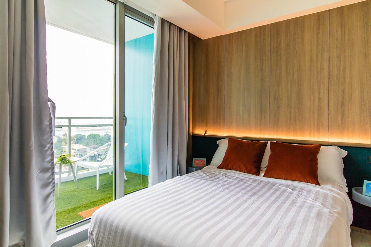 Azure Urban Beach Resort Manila By Radlett Екстериор снимка